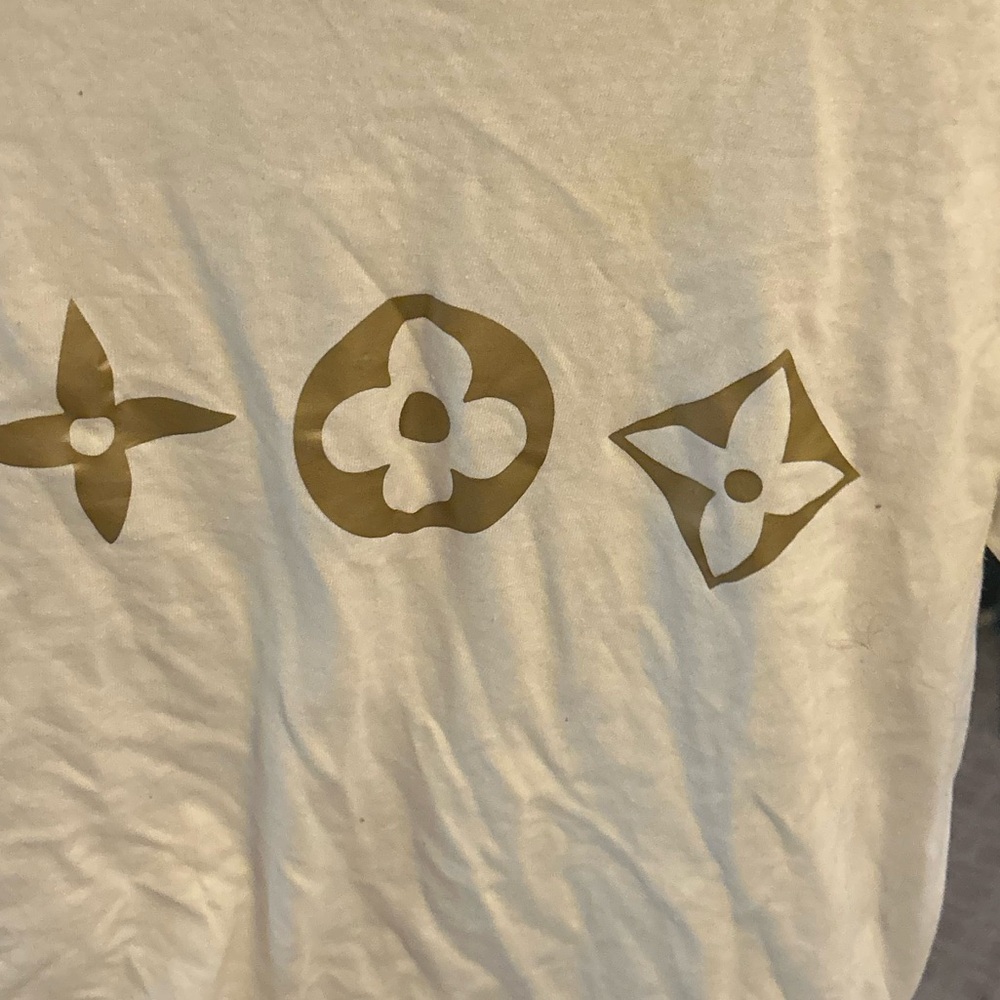 Designer inspired logo short sleeve shirt. - Picture 6 of 15